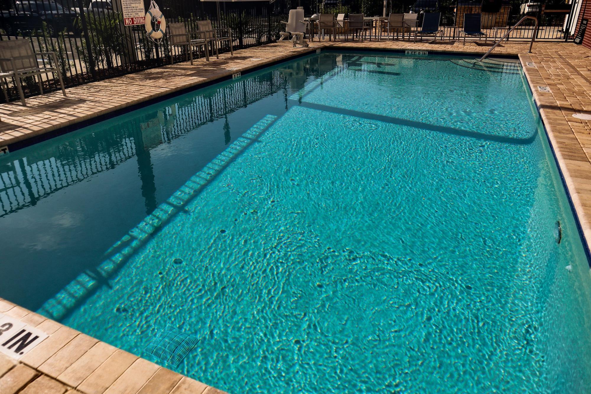 Comfort Suites Gainesville Near University מראה חיצוני תמונה