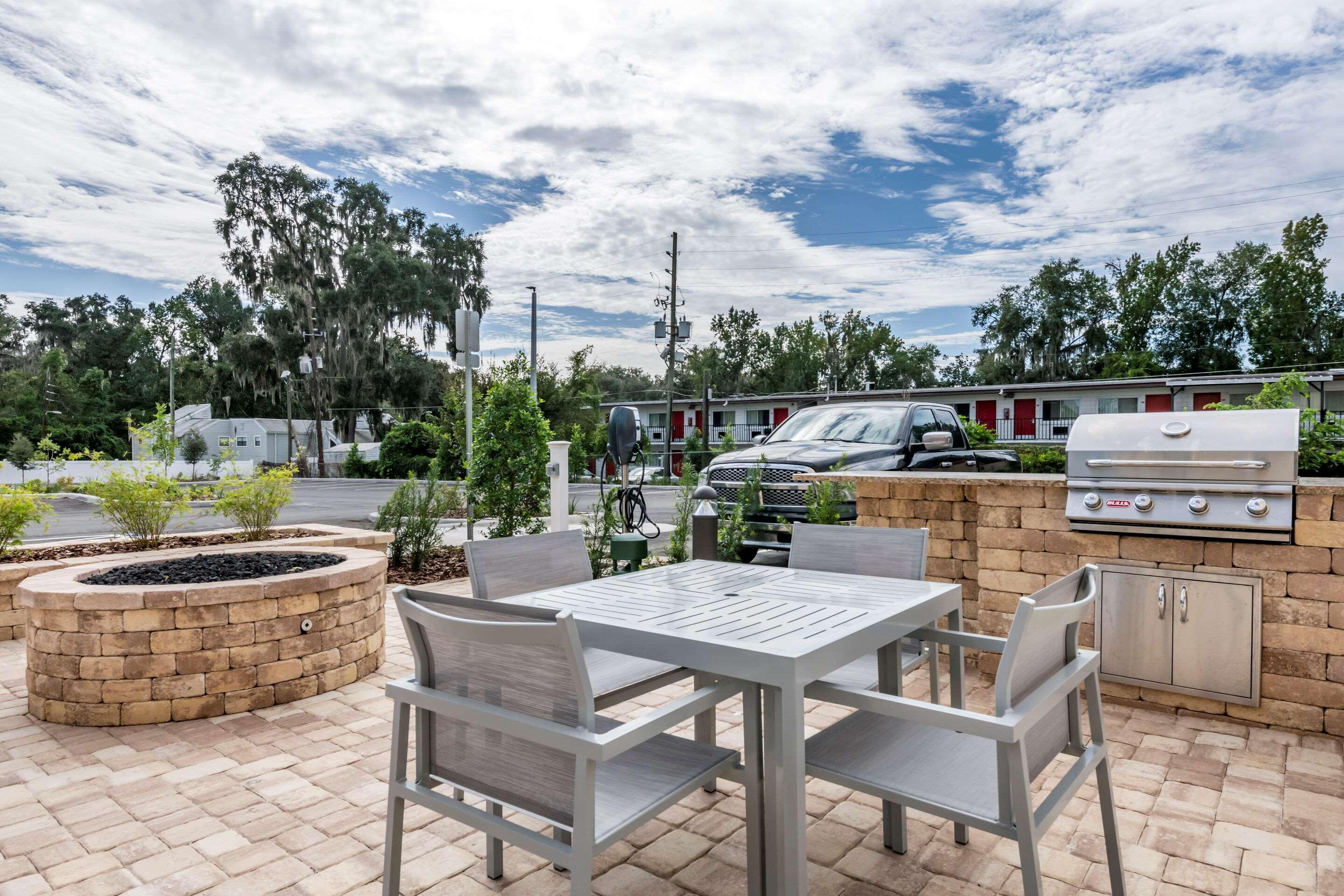 Comfort Suites Gainesville Near University מראה חיצוני תמונה