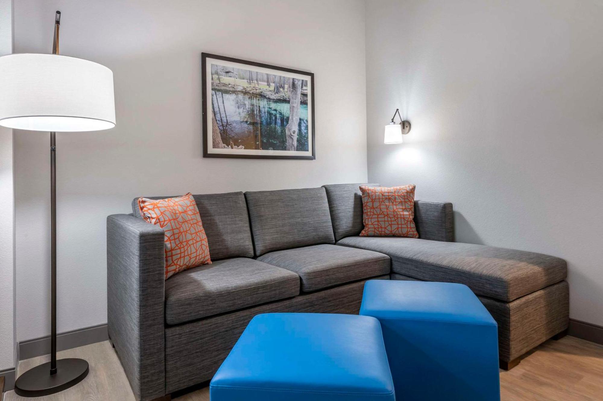 Comfort Suites Gainesville Near University מראה חיצוני תמונה
